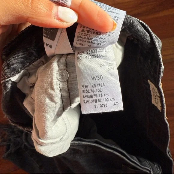 Levi’s Denim Shorts - Picture 4 of 5